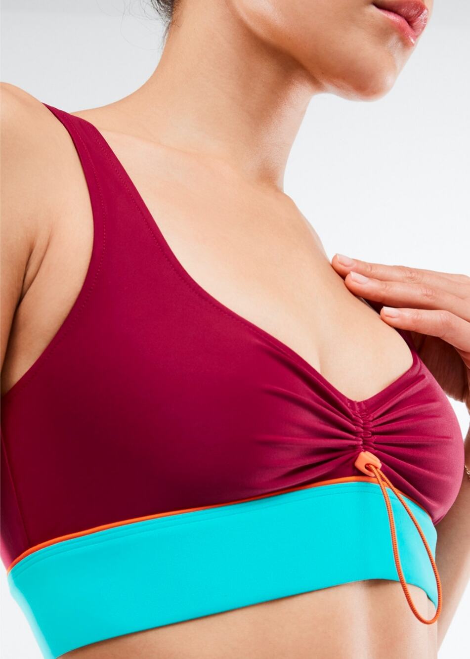 Fabletics Fiona Low-Impact. Red Sports Bra Medium